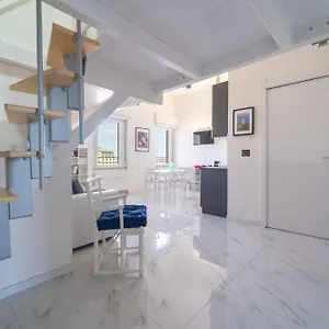  Appartamento Vista Mare: Moderno Loft Al Centro Di Italia